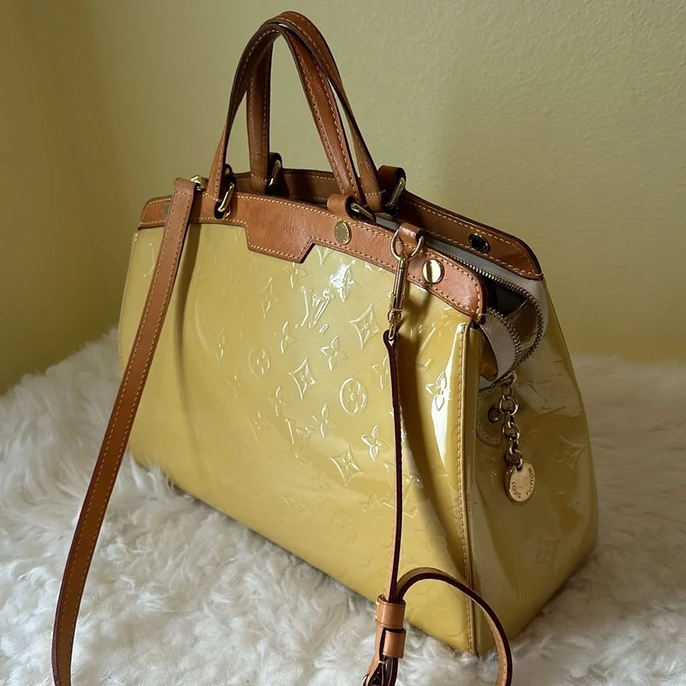 💯Authentic LOUIS VUITTON Vernis Brea MM Blanc Corail Handbag🍀